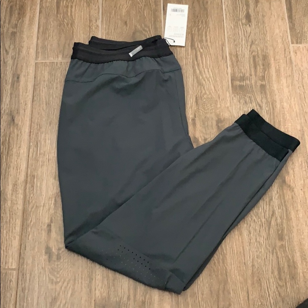 Hill City/Gap Lightweight Pant Size L Brand New